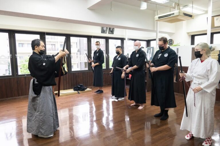 Samurai Experience: Art And Soul Of The Sword Taking In Iaido Swordsmanship