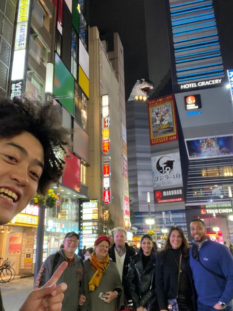 Shinjuku: Bar Hopping Night Tour at Japanese Izakaya - Tour Overview