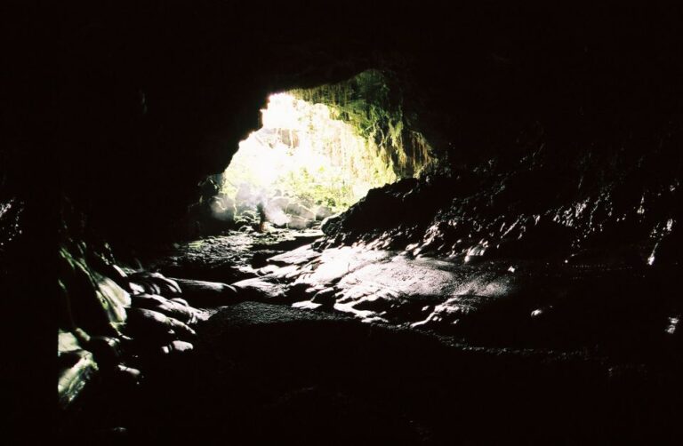 Waikoloa/kohala: Elite Volcano Hike Explore Kaumana Caves