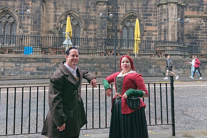 1-Hour Historical Walking Tour Discovering Edinburghs Old Town - Guided Experience