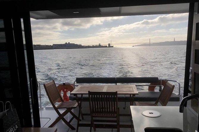 1H Power Catamaran up to 18 People in Lisbon - Inclusions of the Private Tour