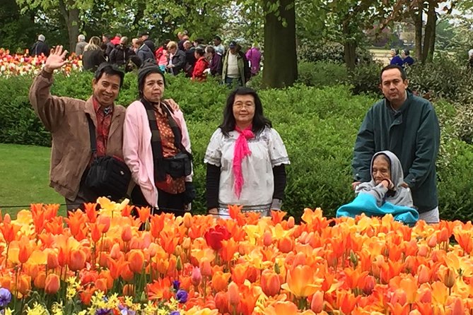 Amsterdam: Keukenhof Tulip Gardens and Giethoorn With Boat Tour - Canal Cruise in Giethoorn