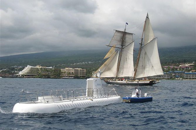 Atlantis Submarine From Kona Beach - Capacity and Languages