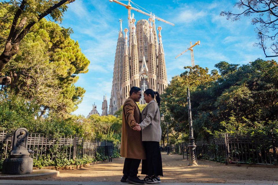 Barcelona: Romantic Photoshoot for Couples - Photoshoot Duration and Inclusions