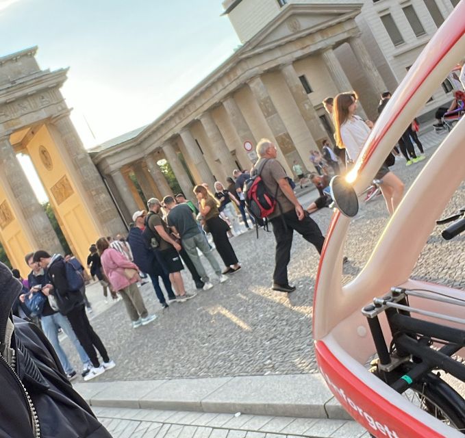 Berlin: City Tour and Sightseeing in the E-Rickshaw - Itinerary Highlights