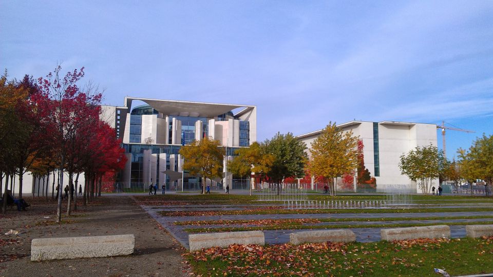 Berlin: Government District Around the Reichstag Guided Tour - Highlights