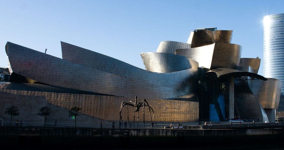 Bilbao: Guggenheim Museum Visit & Private Walking Food Tour - Titanium Facade and Asymmetry