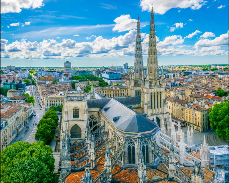 Bordeaux: Historic Center Walking Tour and Candy Tastings - Highlights of Bordeauxs Iconic Monuments