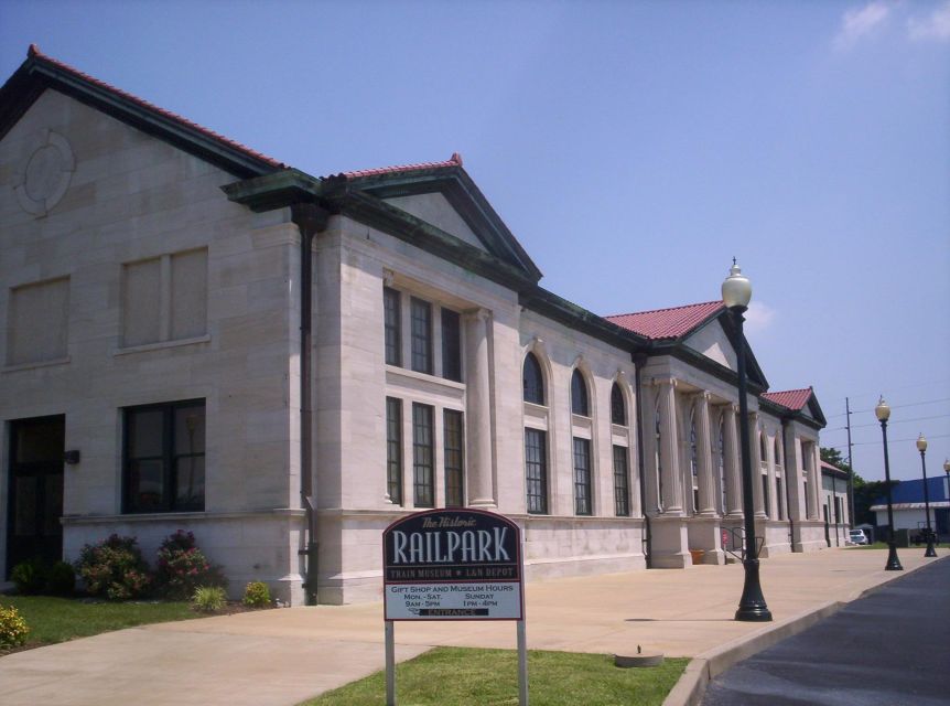 Bowling Green: Historic RailPark & Train Museum Entry & Tour - Museum Overview and Highlights