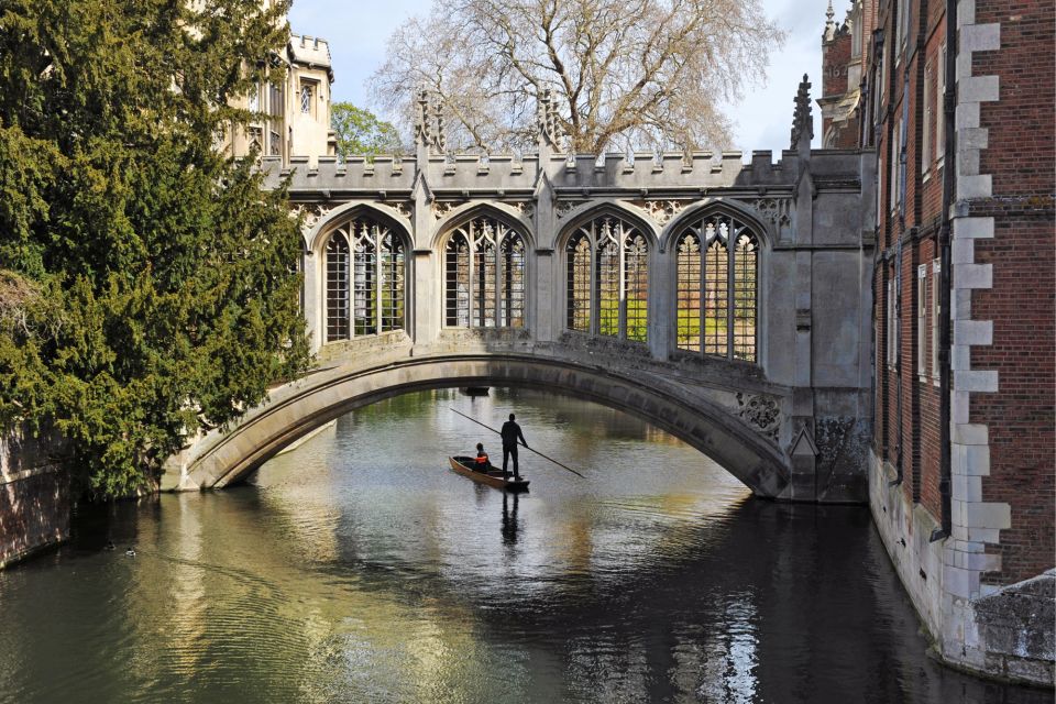 Cambridge: Self-Guided Highlights Scavenger Hunt and Tour - Unraveling Mathematical Bridge