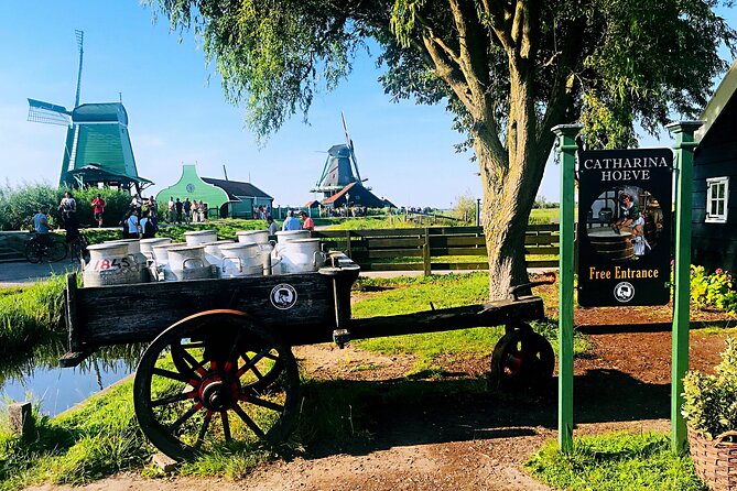 Day Tour Giethoorn, Afsluitdijk and Zaanse Schans With Boat Cruise - Traditional Dutch Crafts