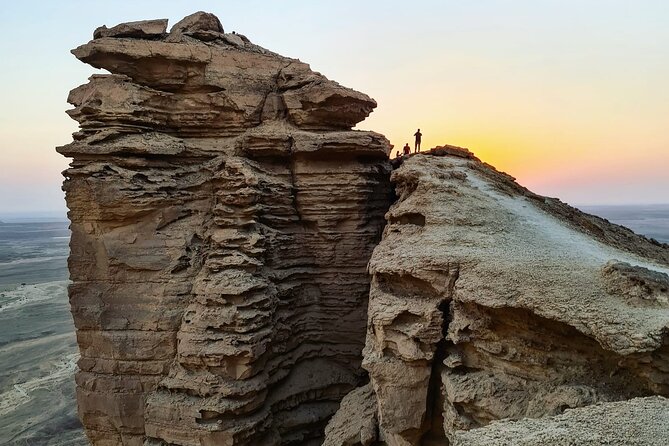 Edge of the World Tour Including Dinner and Hike From Riyadh - Guided Hike and Activities