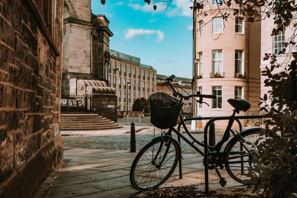 Edinburgh: Capture the Most Photogenic Spots With a Local - Discover Iconic Landmarks