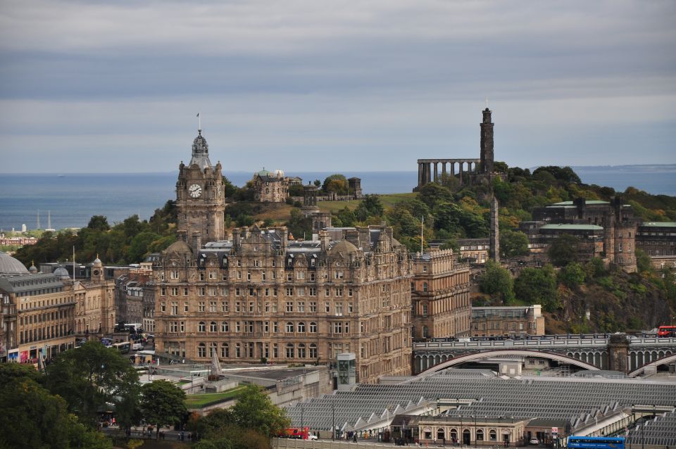 Edinburgh Welcome Tour: Private Tour With a Local - Exploring Edinburgh