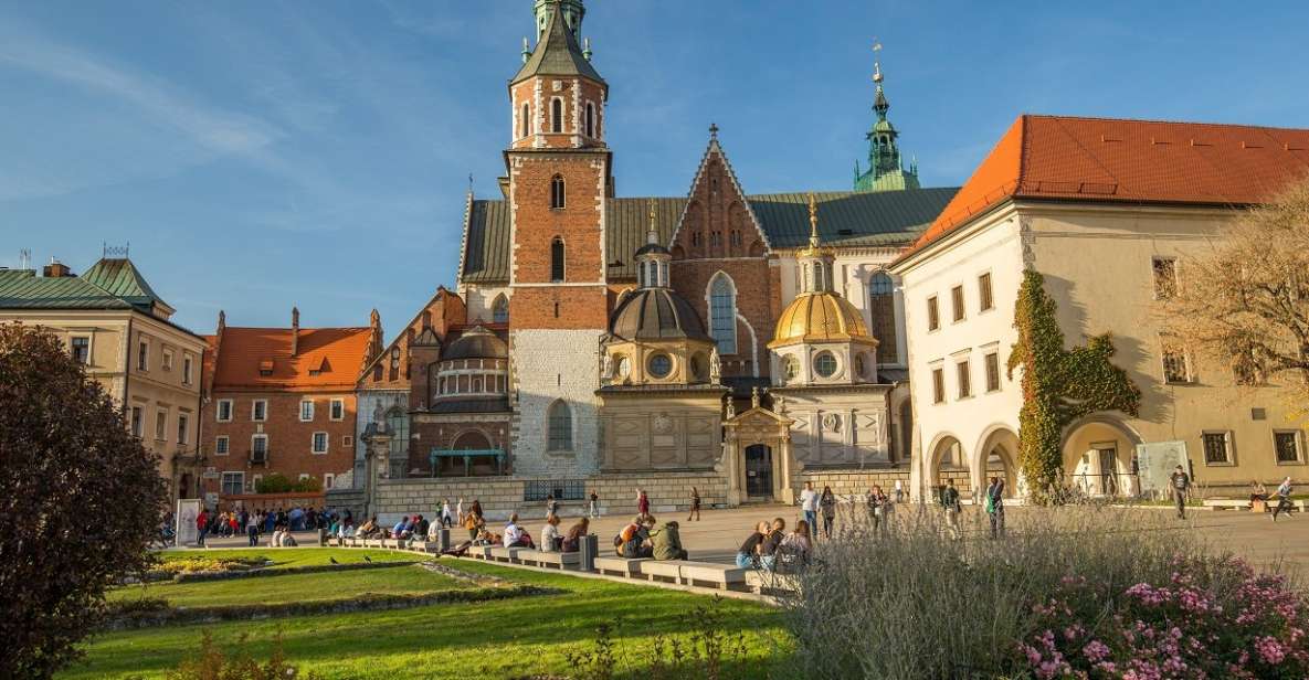 Explore the Wawel Cathedral With a Local Guide - Architectural Highlights