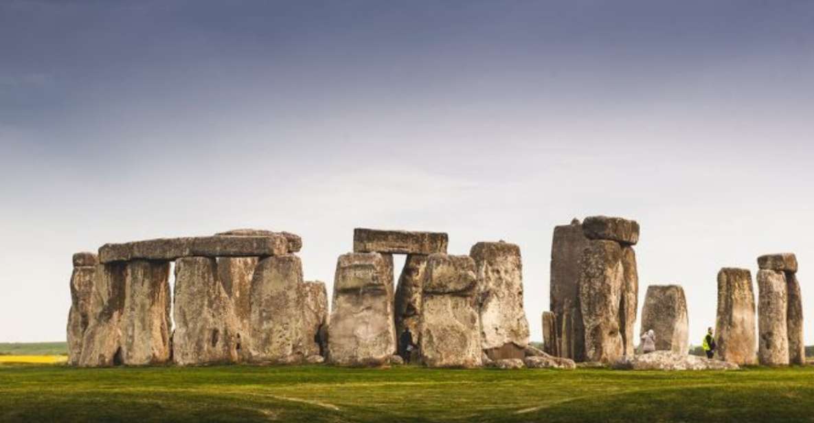 From Bristol: Stonehenge and Cotswold Villages Day Tour - Itinerary Highlights