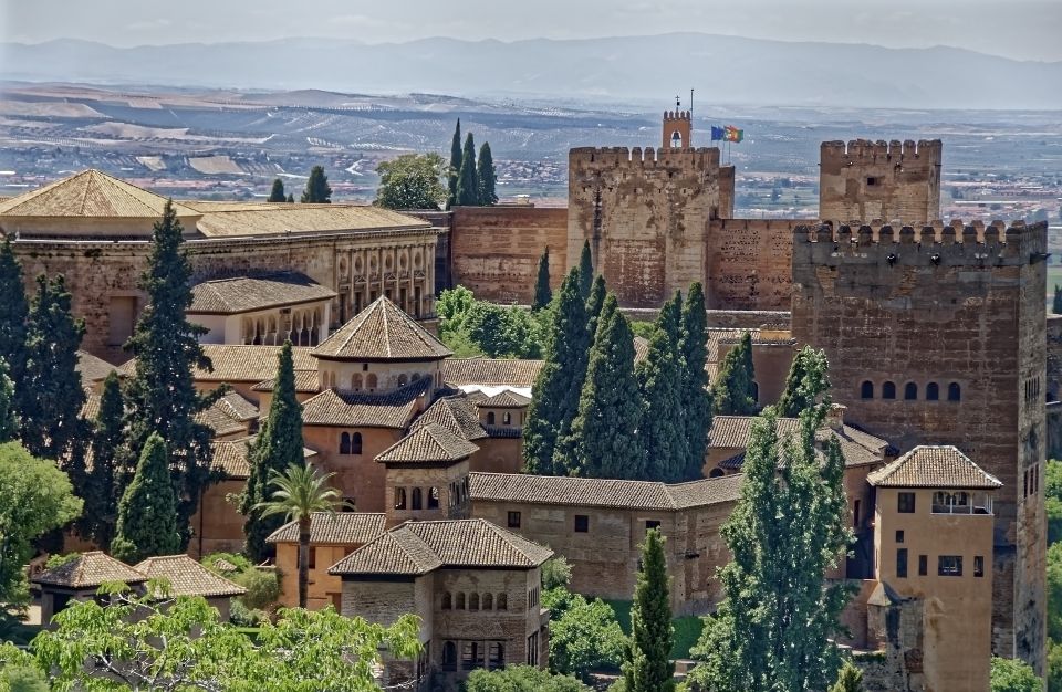 From Malaga: Granada Full-Day Trip With Alhambra - Itinerary Highlights