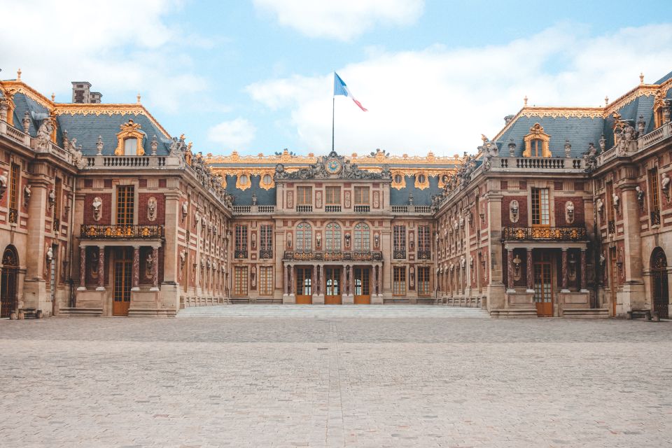 From Paris: Versailles Palace and Gardens Guided Experience - Getting to Versailles