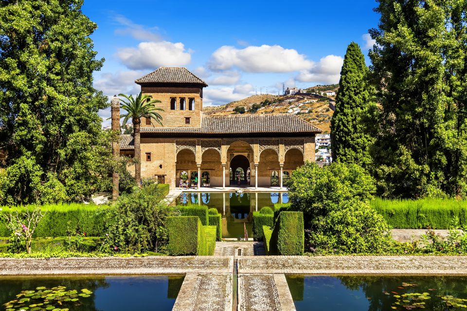 Granada: 3-Hour Fast-Track Alhambra Tour - Highlights of the Tour