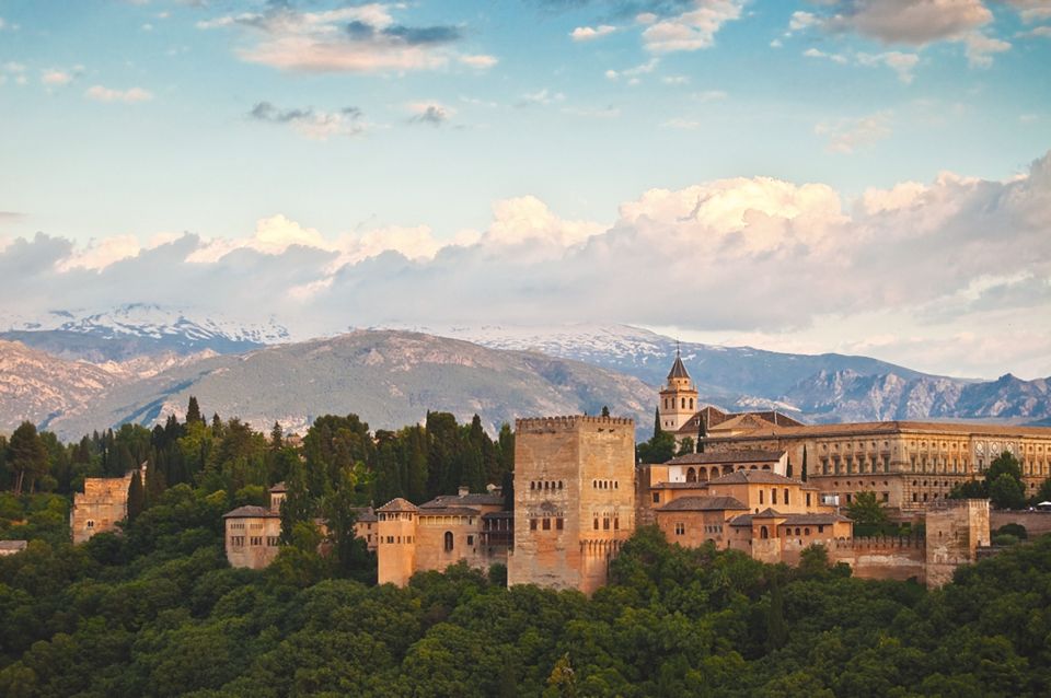 Granada: Alhambra Guided Tour With Nasrid Palaces - Experience Highlights