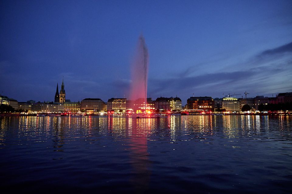 Hamburg: Twilight Cruise - Panoramic City Views at Dusk