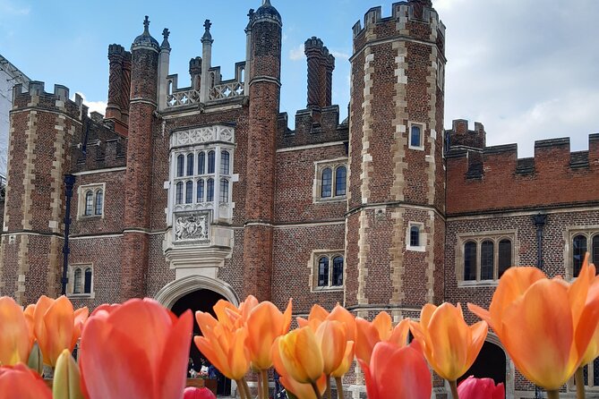 Hampton Court Palace Private Tour With an Accredited Expert Guide - Exploring the Palace