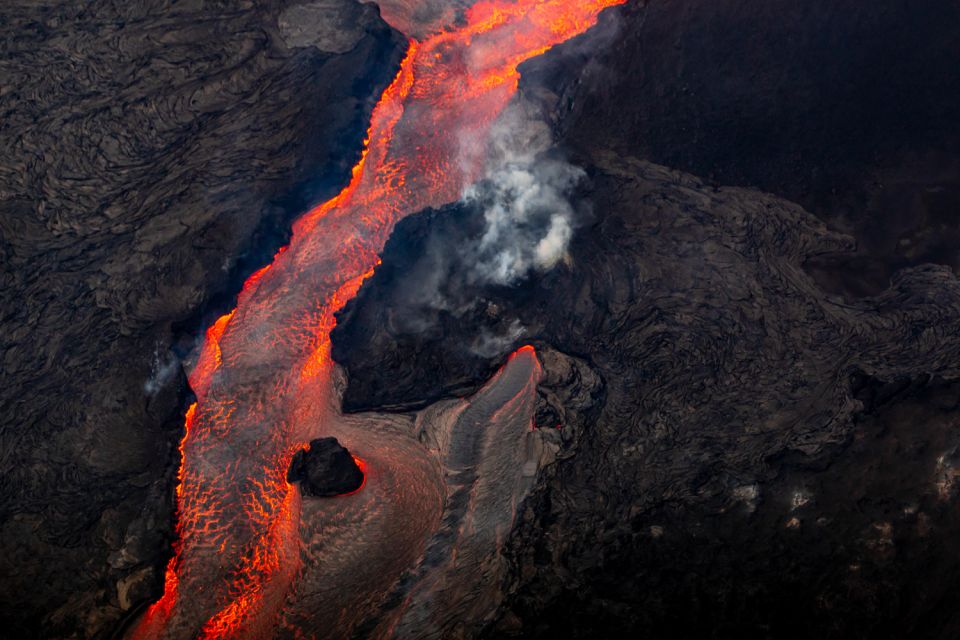 Hilo: Hawaii Volcanoes National Park and Waterfalls Flight - Breathtaking Kilauea Caldera Views