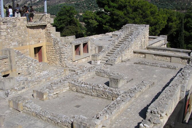 Knossos & Archaeological Museum Shared Guided Tour From Chania - Minoan Palace of Knossos