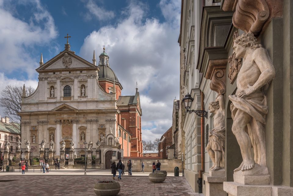 Krakow: Old Town Walking Tour With Visit to Wawel Castle - Tour Highlights and Experience