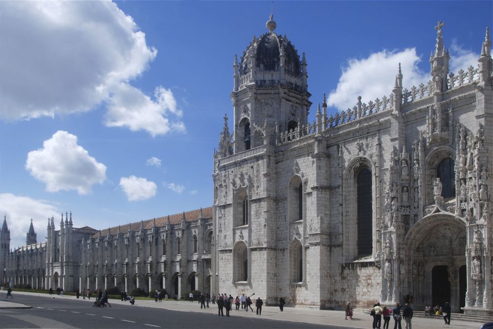 Lisbon: Full-Day Small Group City Sightseeing Tour - Highlights of the Experience