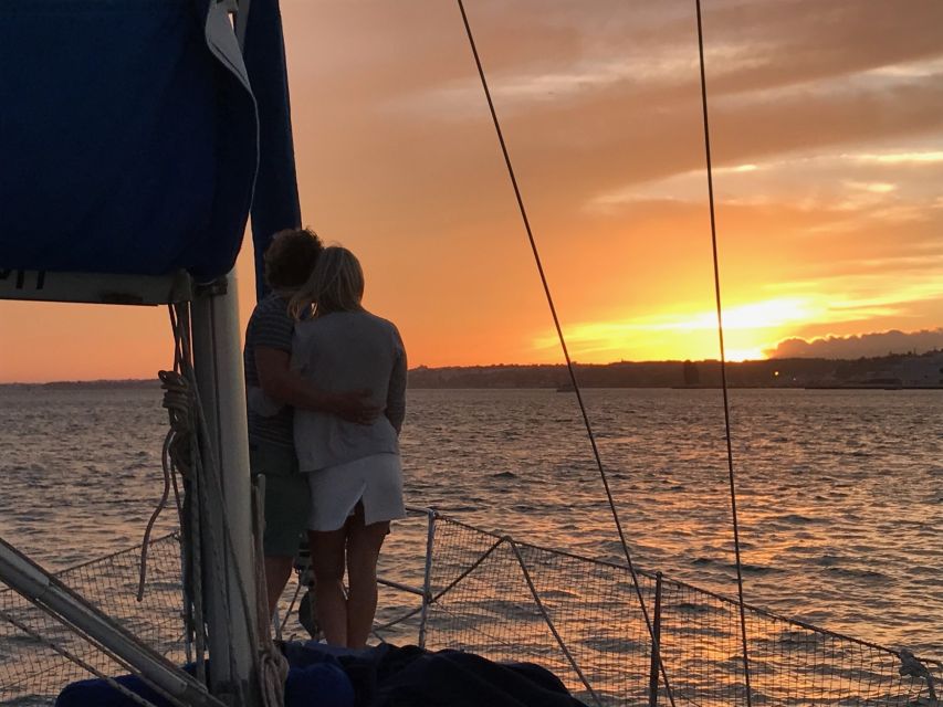 Lisbon: Private Sunset Sailing Tour With Champagne - Itinerary