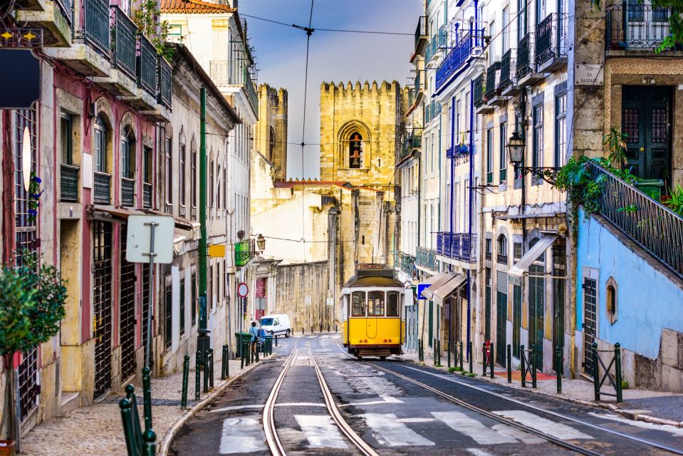 Lisbon: Saint Georges Castle Entry & City Self-Guided Tours - Experience Overview