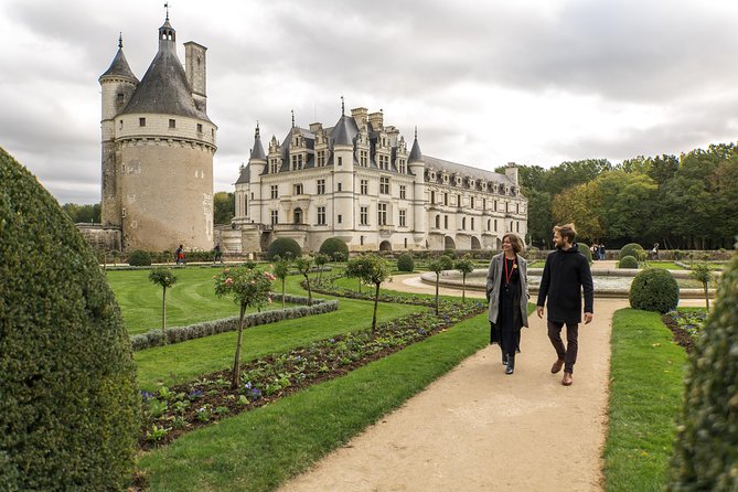 Loire Valley Castles Trip With Chenonceau and Chambord From Paris - Meeting and Pickup Details