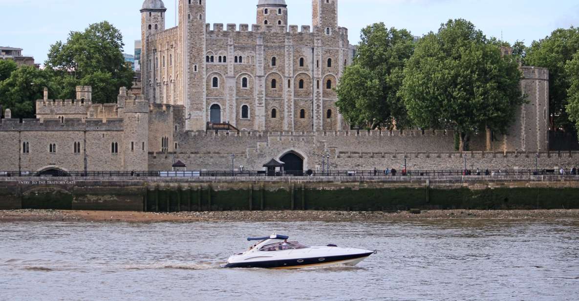 London: 2 Hour Private Luxury Yacht Hire on the River Thames - Luxury Yacht Tour of London