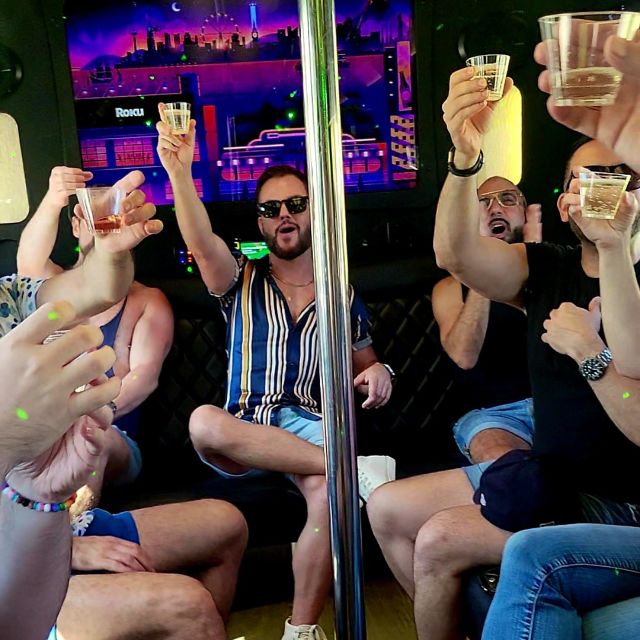 Los Angeles - Gay Sightseeing Booze Bus Tour - Tour Features