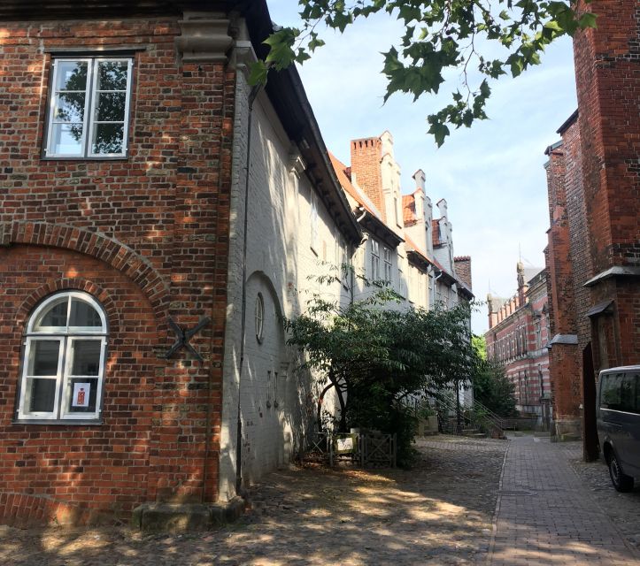 Lübeck: Backyards and Town Houses Private Guided Tour - Tour Highlights