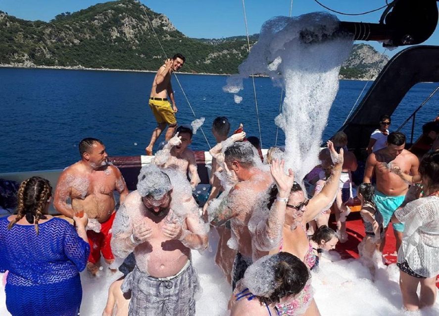 Marmaris Pirate Boat W/ Lunch, Unlimited Drinks & Foam Party - Included Amenities