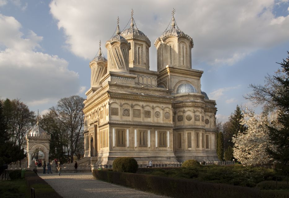 Monasteries of Curtea De Arges: Day Trip From Bucharest - Itinerary Highlights