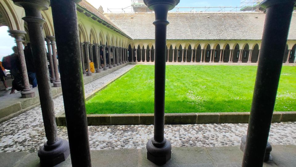 Mont-Saint-Michel: Private Walking Tour With Abbey Ticket - Navigating the Tidal Island