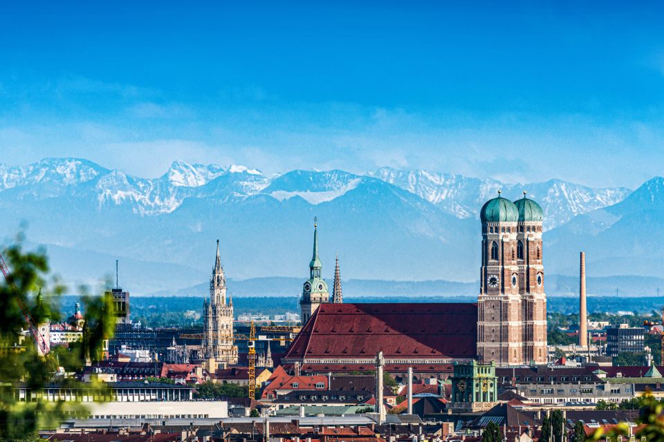 Munich: First Discovery Walk and Reading Walking Tour - Itinerary Highlights