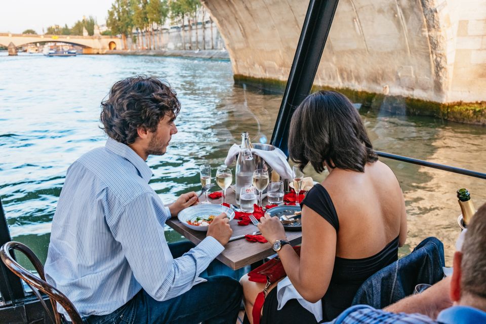 Paris : 3-Course Gourmet Dinner Cruise on Seine River - Three-Course Gourmet Dinner