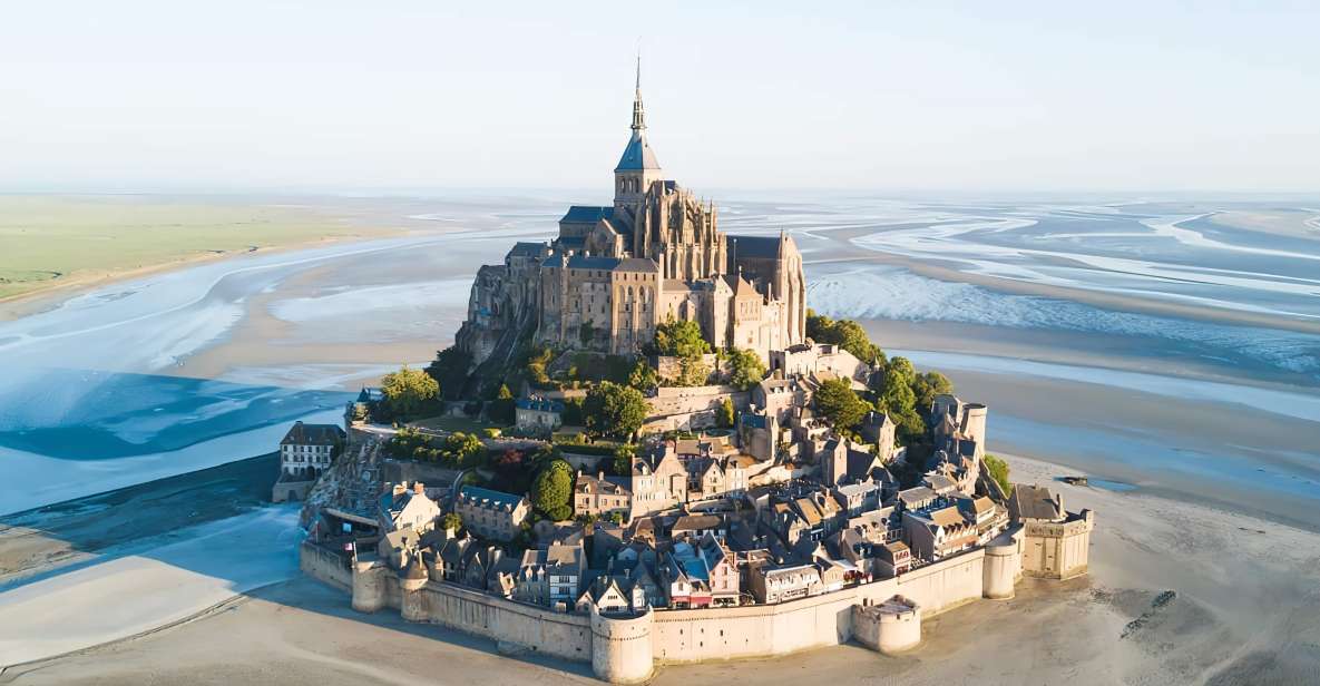 Paris: Private Excursion Paris - Mont Saint Michel - Highlights of the Day