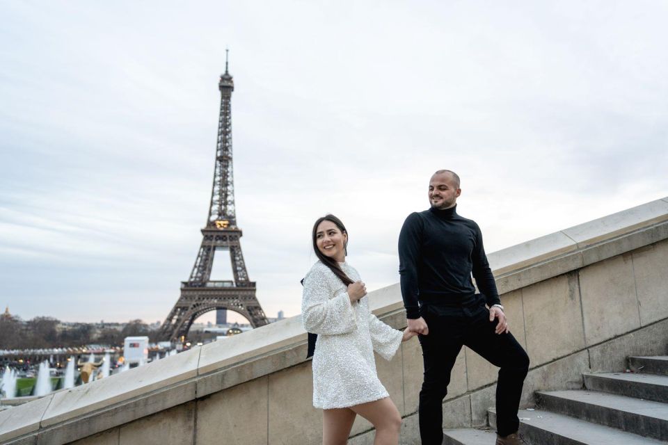 Paris: Romantic Photoshoot for Couples - Photographer and Language