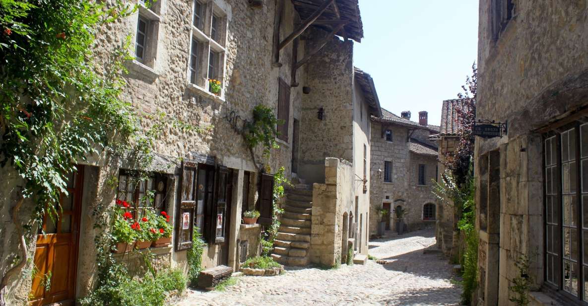 Pérouges: Medieval Village Private Guided Tour - Visiting the Fortified Church