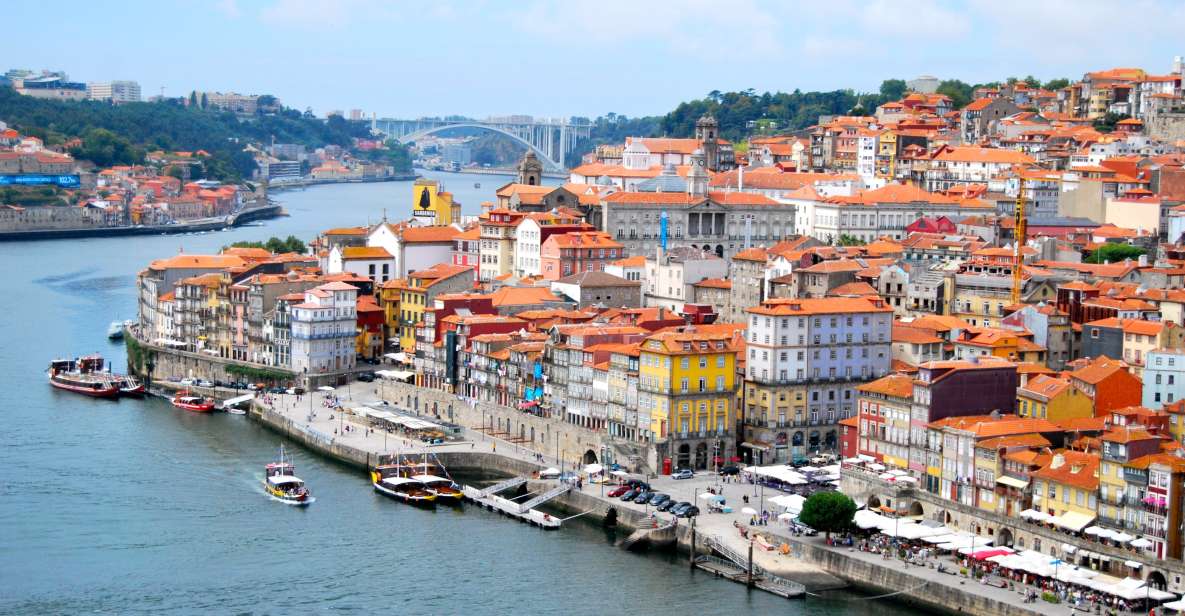 Photo Tour Porto: Walking Tour With Professional Photoshoot - Photo Experience