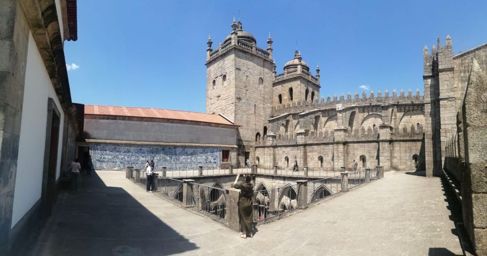 Porto Highlights With Traditional Lunch - Explore Lello Bookstore and Its Beauty