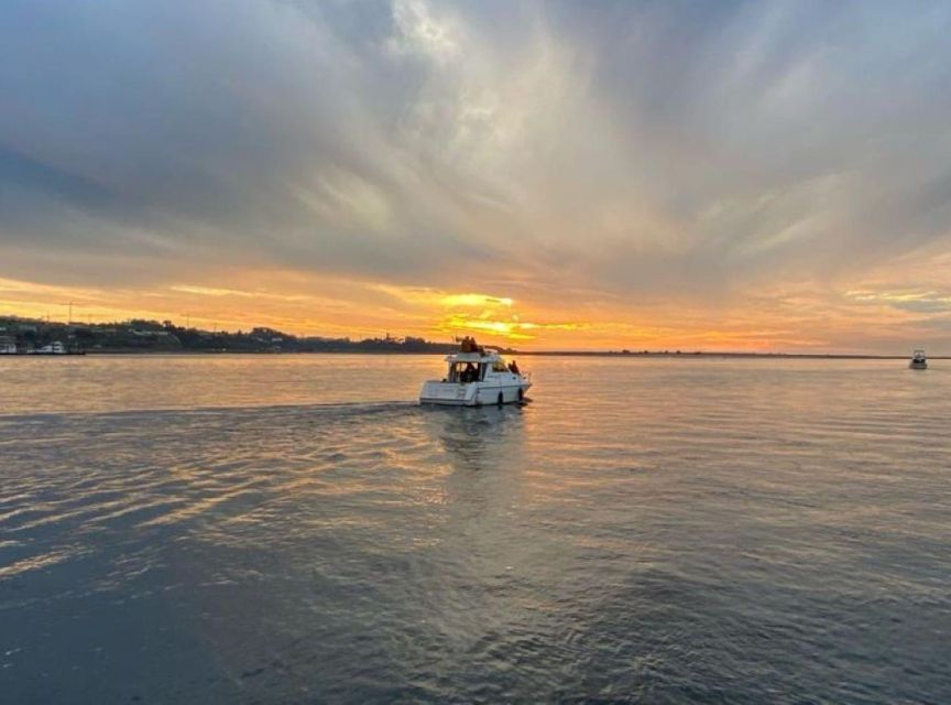 Porto: Sunset Boat Trip With Welcome Drink - Highlights