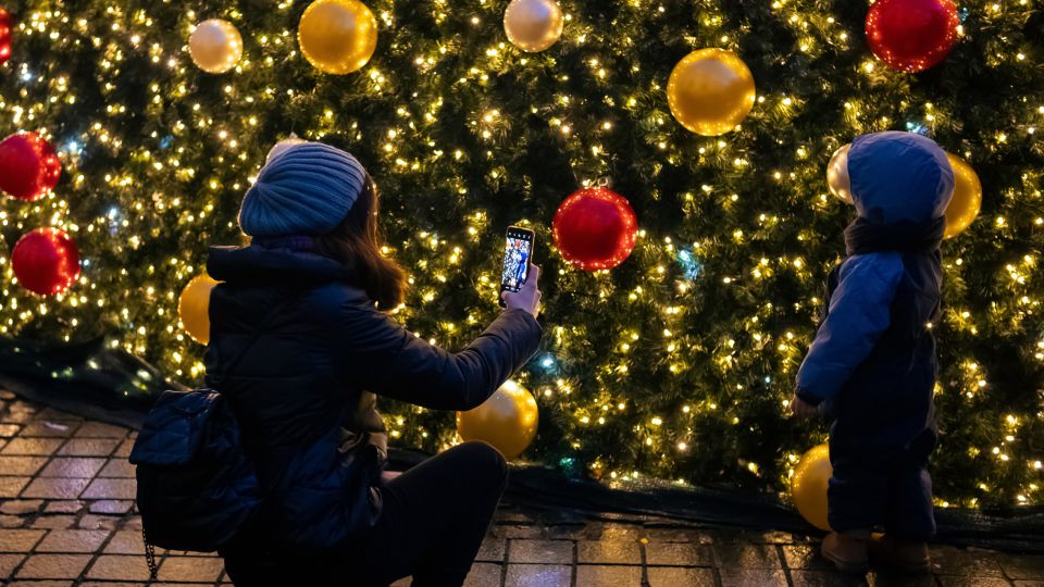 Salzburg: Christmas Market Magic With a Local - Guided Stroll Through the Market