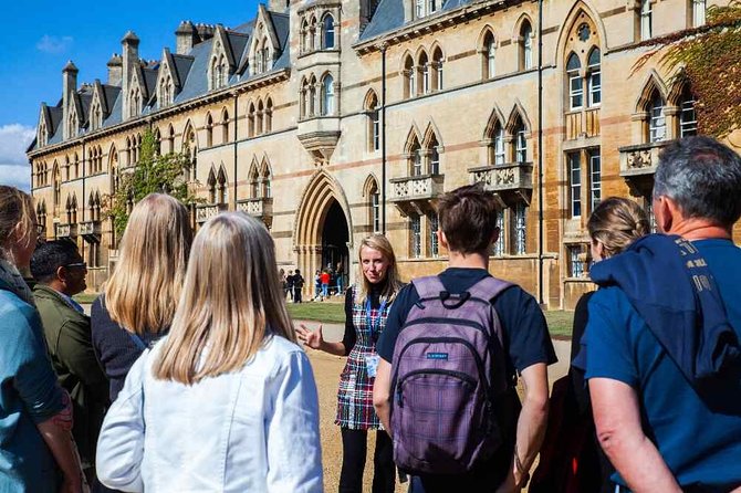 Social Distancing Specialised Oxford University Walking Tour With Student Guides - Commentary on University Life