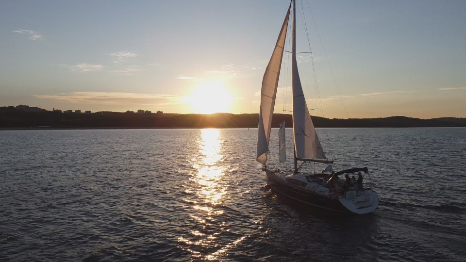 Sopot: Yacht Cruise Around the Bay - Included Amenities